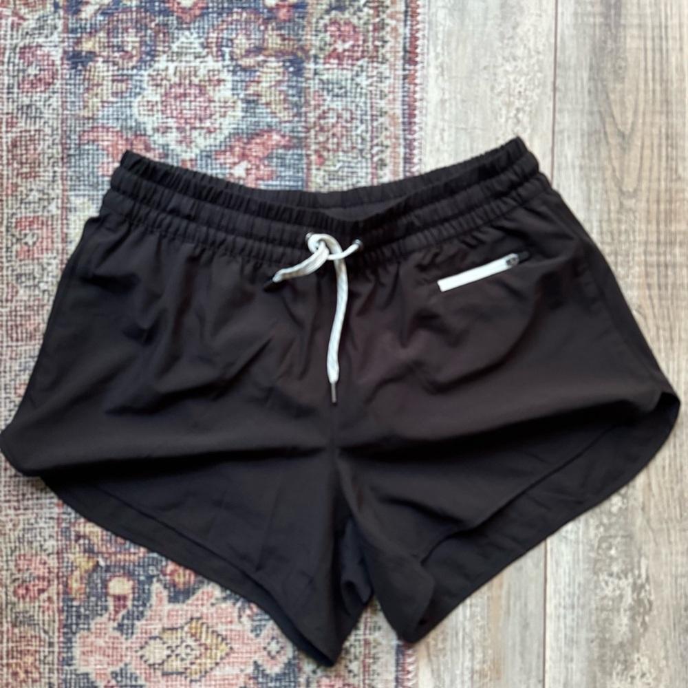 Vuori Clementine 4” Shorts - Black, Medium